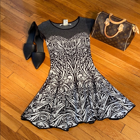 Max Studio Dresses & Skirts - Max Studio mini sweater dress 💕